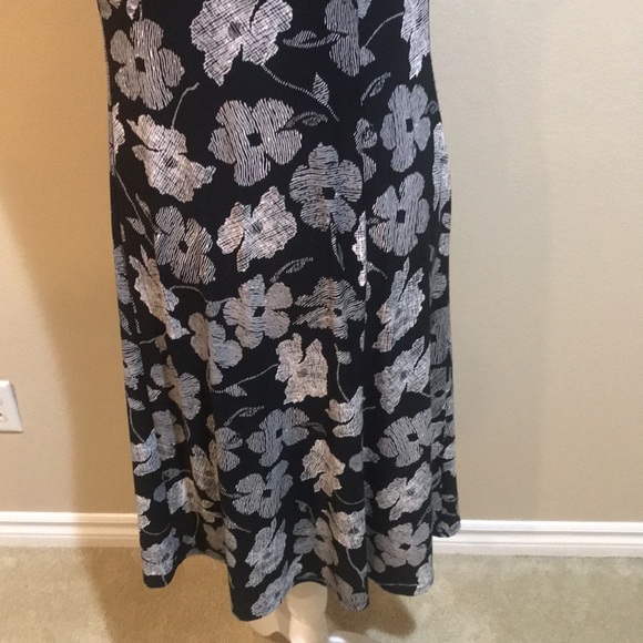 Chaps. Black/White Floral Flare V Neck MIDI Sleeveless Dress-Size L - Picture 8 of 8